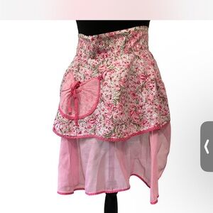 Floral Pink Women's Skirt feel like Baking wear this? 💋